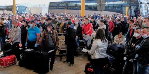 Muncitori sezonieri Aeroport Cluj FOTO Inquam Photos / Raul Ştef