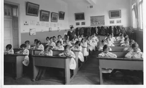 Sala de curs la scoala primara de fete nr 30 din str  Arh  Ion Mincu, 1934 1935 Biroul foto al PMB (MMB) jpg