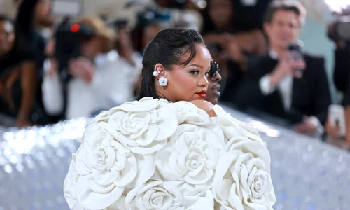Rihanna însărcinată și sexy (9) jpg