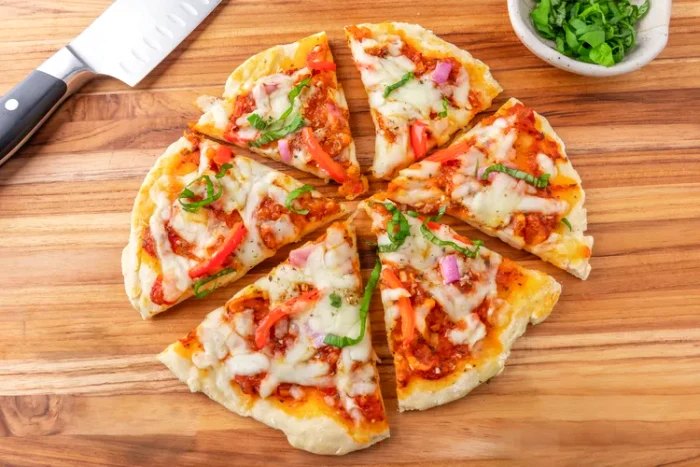 Cel mai simplu blat de pizza. FOTO Molly Allen simplyrecipes.com