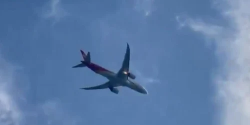 Boeing flacari motor, foto captura video X jpg