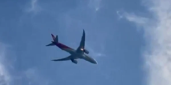 Boeing flacari motor, foto captura video X jpg