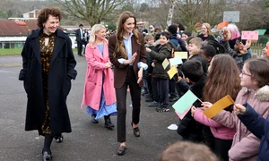 Kate Middleton fără tocuri la Castle Hill Academy in New Addington, Croydon, GettyImages (1) jpg