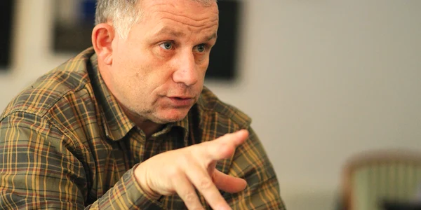 Răzvan Voiculescu a realizat un adevărat experiment, combinând în fotografiile sale mâncăruri din alte ţări cu peisaje mioritice