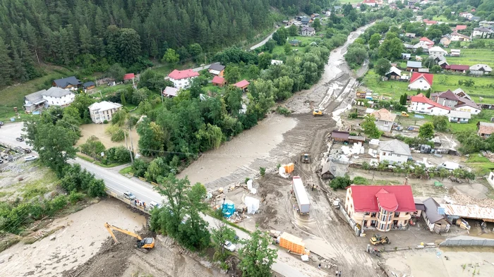 Nicușor Dan, reacție la inundațiile din Moldova: „România trebuie să-și consolideze infrastructura de apărare împotriva dezastrelor naturale”