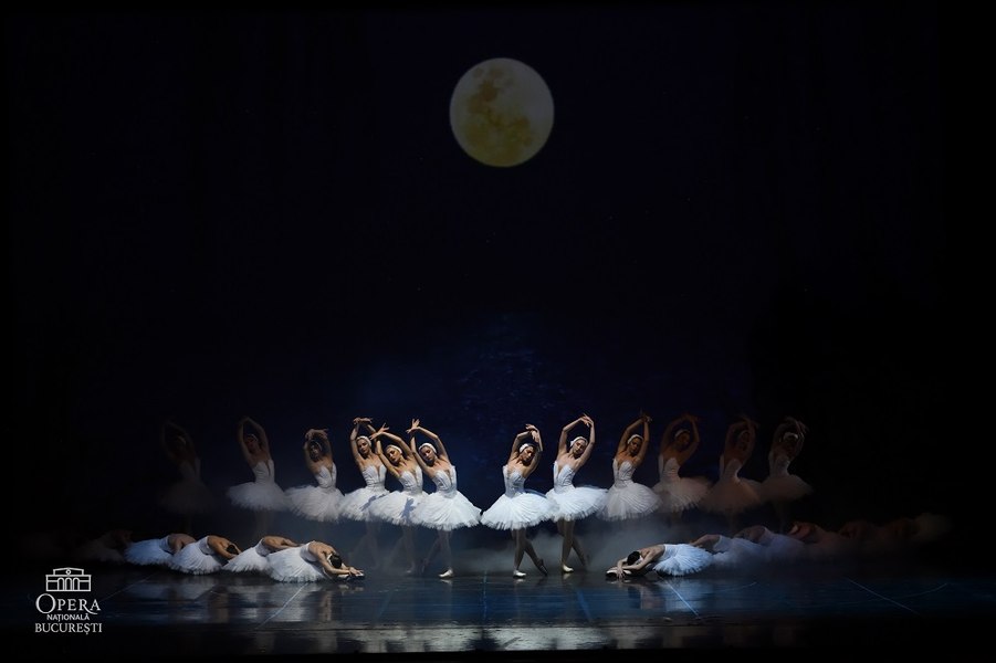 Faimoasa balerină Iana Salenko dansează pe 3 decembrie în “Lacul Lebedelor” la Sala Palatului 