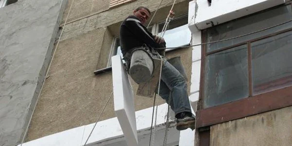 De la alpiniştii utiilitari cad materiale de construcţie