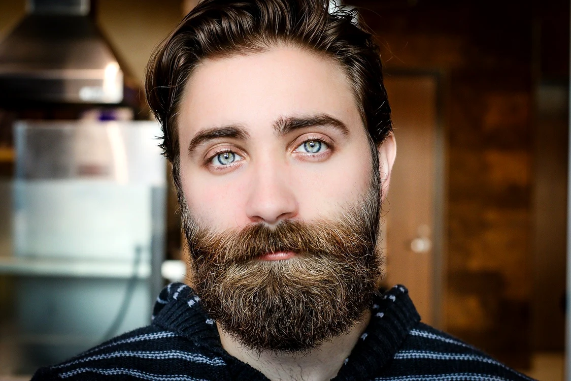 Daniel Ileana le oferă bărbaților sfaturi de stil, dar și de îngrijire personală bărbaților. Acesta deține salonul Daniel's Grooming ClubFoto Facebook