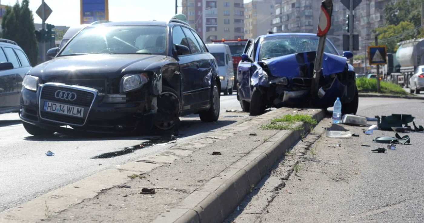 Şoferul maşinii Daewoo a fost rănit în urma impactului. D.G.