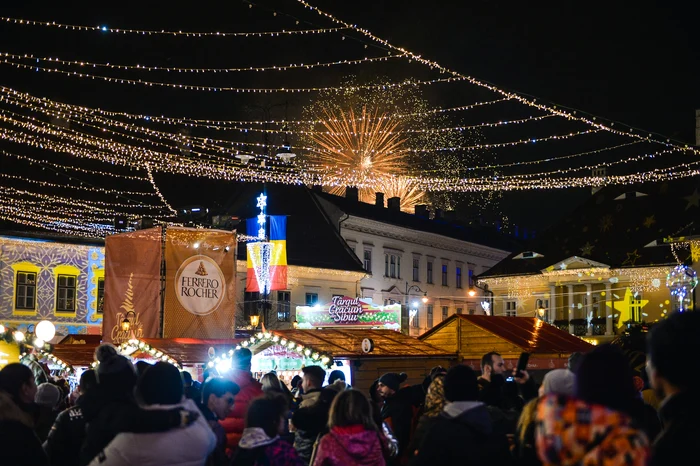 Piața Mare din Sibiu Foto Târgul de Crăciun din Sibiu