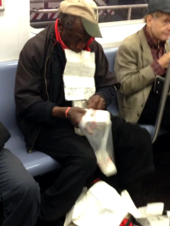 Atenţie, în metroul din New York ai nevoie de stomac tare.