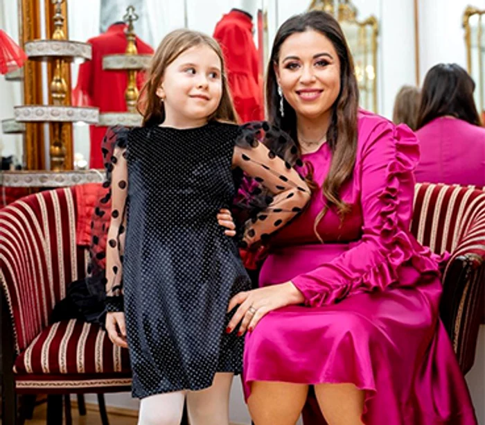 Oana Roman şi Izabela Maria