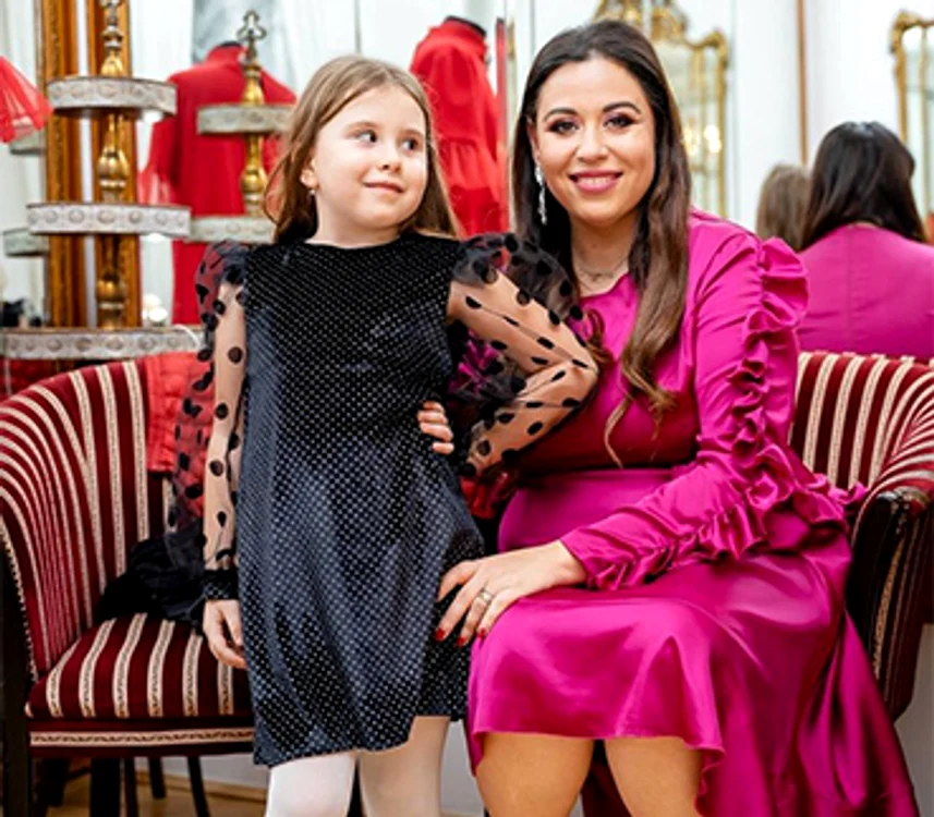 Oana Roman şi Izabela Maria
