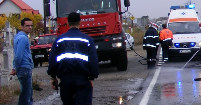 Maşina a fost stinsă repede de pompieri