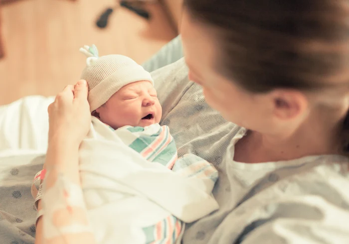 
    O adolescentă de 15 ani a devenit mamă în noaptea de Revelionfoto: Shutterstock  