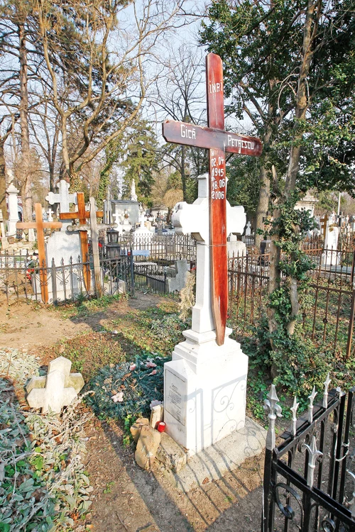 
    † Gică Petrescu ne-a  încântat cu şlagărele  sale timp de 70 de ani  
