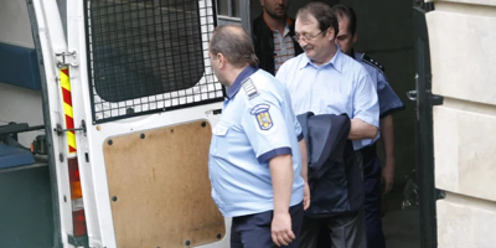 Mircea Băsescu nu a reuşit să scape de arestul preventiv.