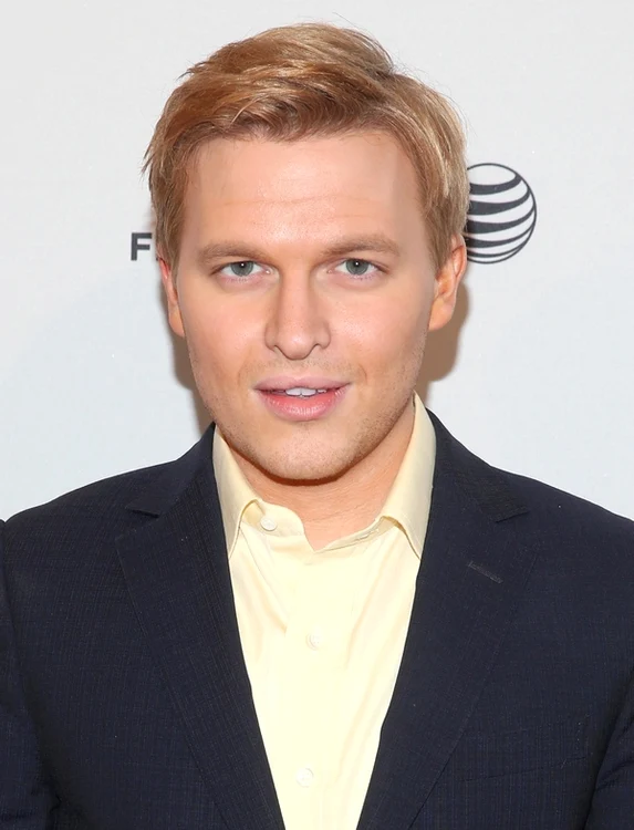 Ronan Farrow este fiul lui Woody Allen