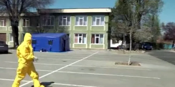 Curtea Azilului groazei din Galaţi pare locul unui experiment medical FOTO captură video PRO TV