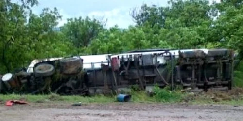 Autocisternă răsturnată