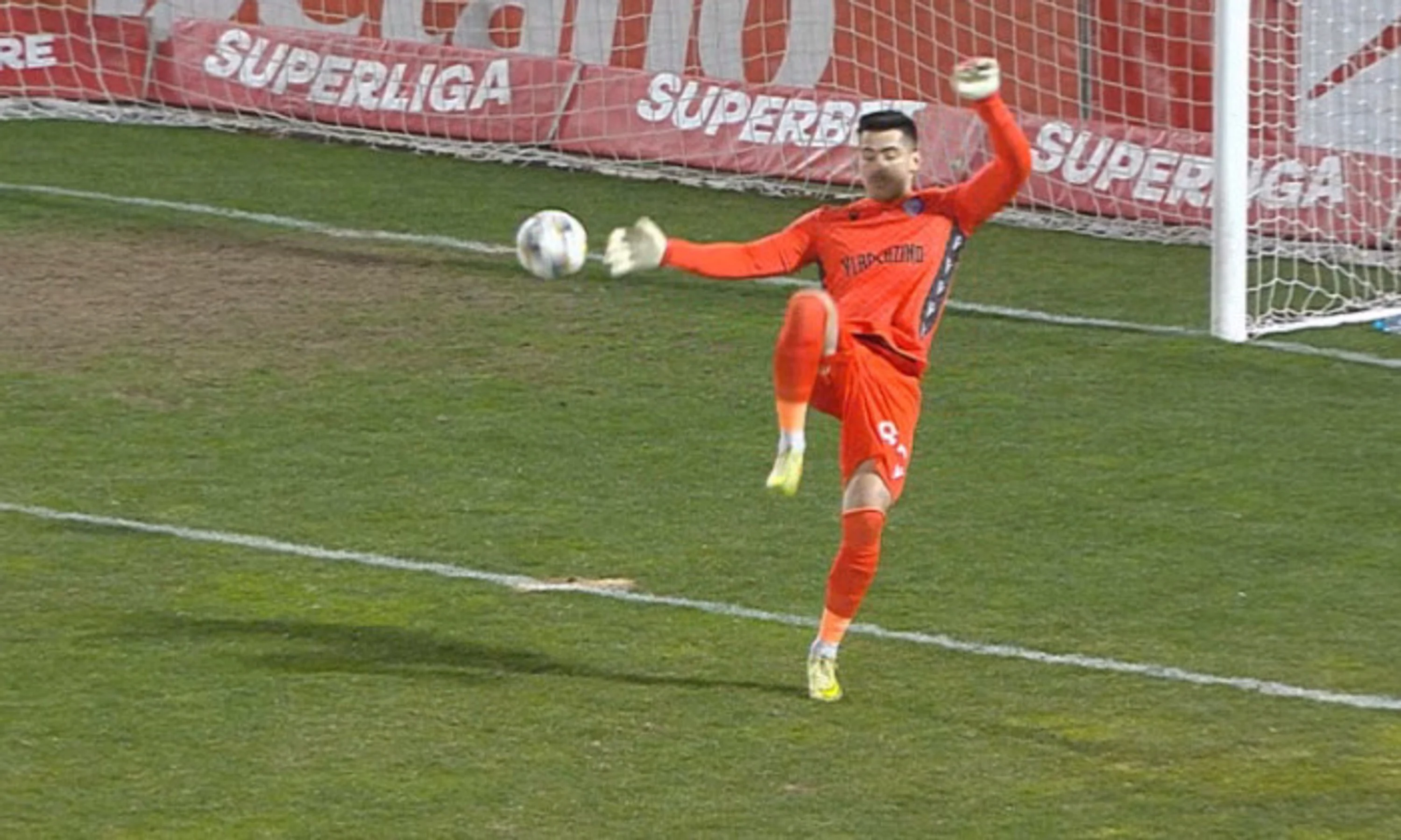 U Cluj e noul lider din Superliga. Meci decis de gafa sezonului făcută de ultimul jucător convocat la națională