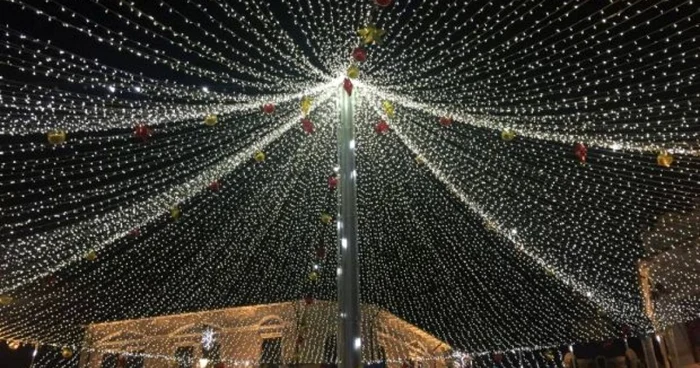 Iluminatul public festiva fost aprins în Craiova în această seară