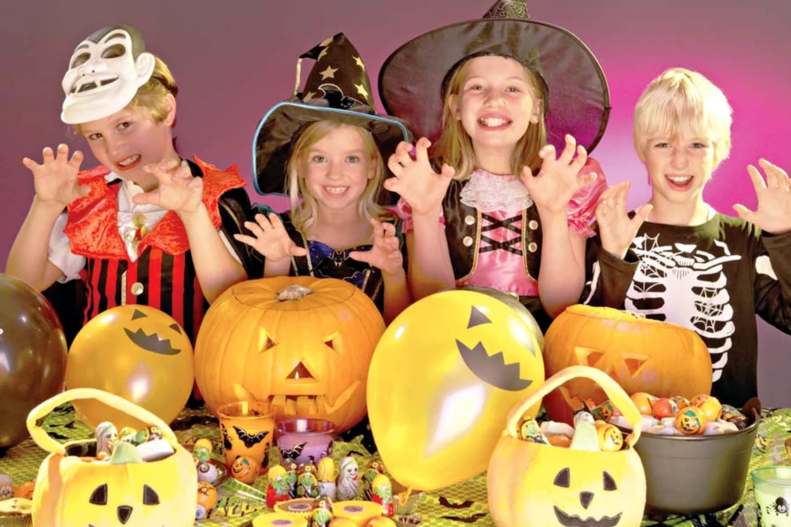 
    Petrecerea de Halloween  