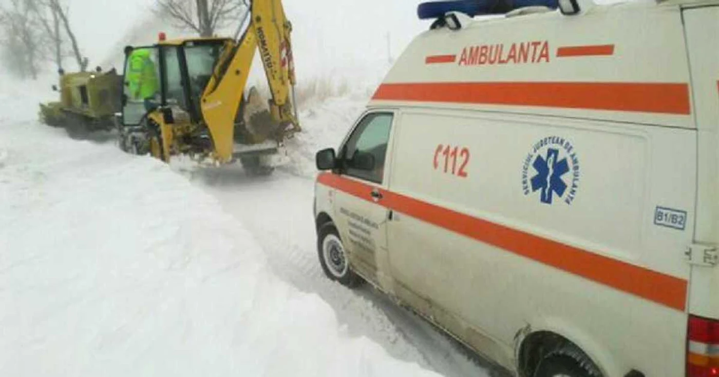 Tânăra a fost adusă la maternitate cu ambulanţa