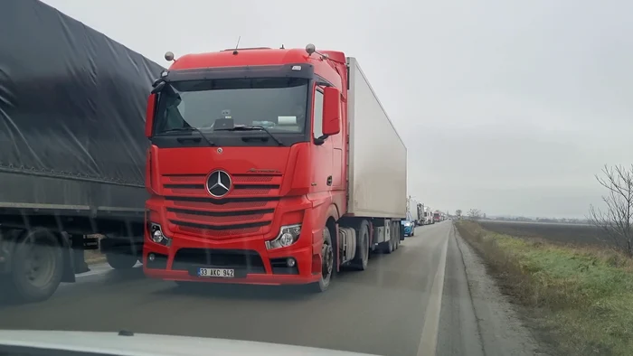 Coadă de TIR-uri la Vama Siret, Suceava FOTO: Oana Șlemco