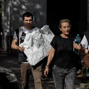 Miruna Pascu, mama lui Vlad Pascu se prezintă la audieri la DIICOT Foto Inquam Photos  Octav Ganea (3) jpg