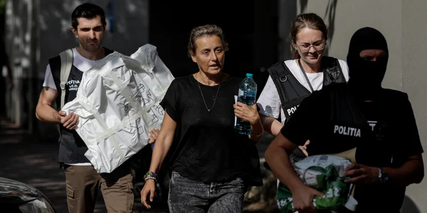 Miruna Pascu, mama lui Vlad Pascu se prezintă la audieri la DIICOT Foto Inquam Photos  Octav Ganea (3) jpg