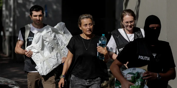 Miruna Pascu, mama lui Vlad Pascu se prezintă la audieri la DIICOT Foto Inquam Photos  Octav Ganea (3) jpg