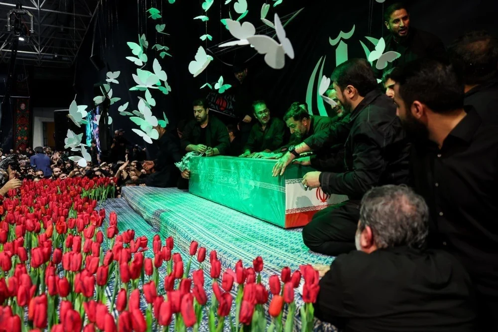 Mulțimea de la funeraliile lui Ali Khamenei a cerut asasinarea lui Trump. Sloganuri împotriva SUA și Israelului