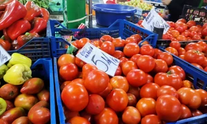 craciunul 2024, preturi in piata slatina brazi, aranjamente si legume   foto alina mitran (24) jpg