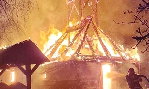 4 baza biserica poza flacari jpg