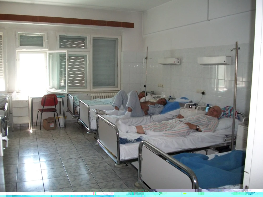 Zece femei de la o fabrică de confecţii din Calafat au fost transportate la spital, după ce au inhalat insecticid   FOTO Adevărul
