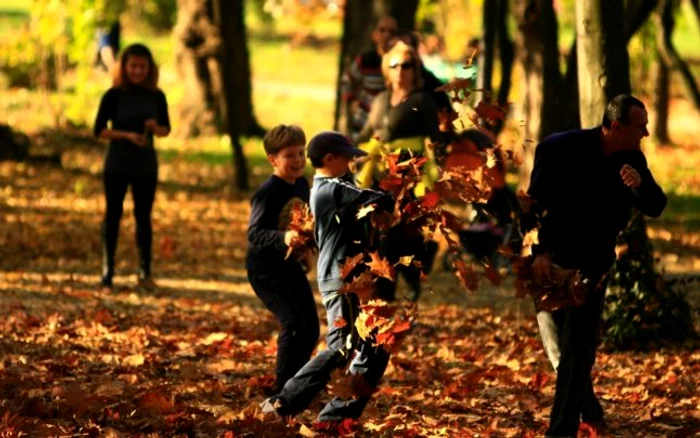 
    Vremea este frumoasă, dar temperaturile scad treptat  