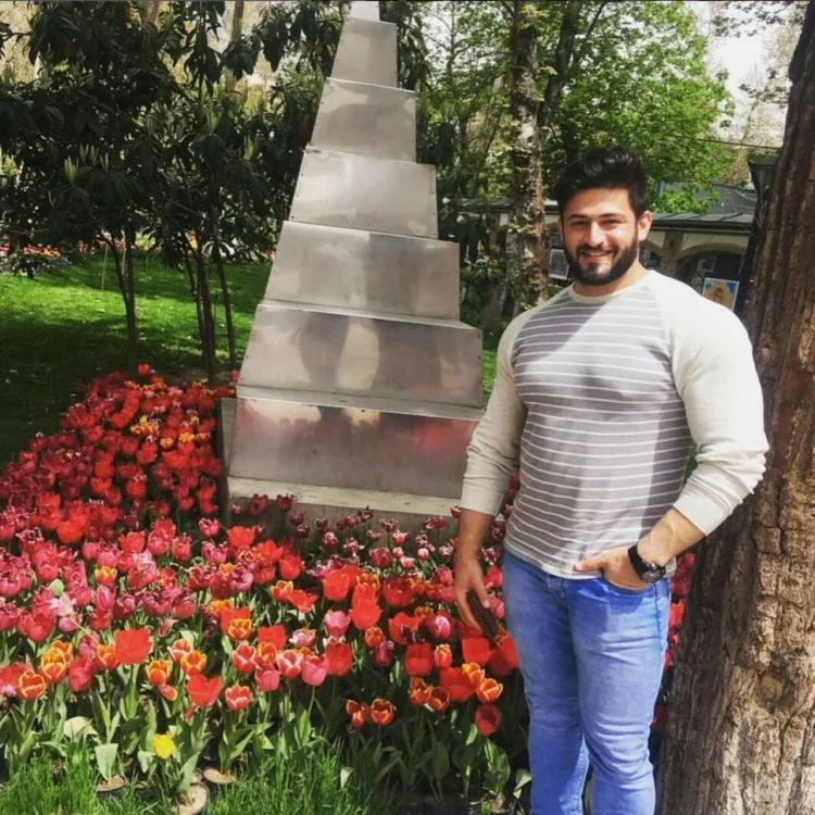 Social Media/Mehdi Zatparvar