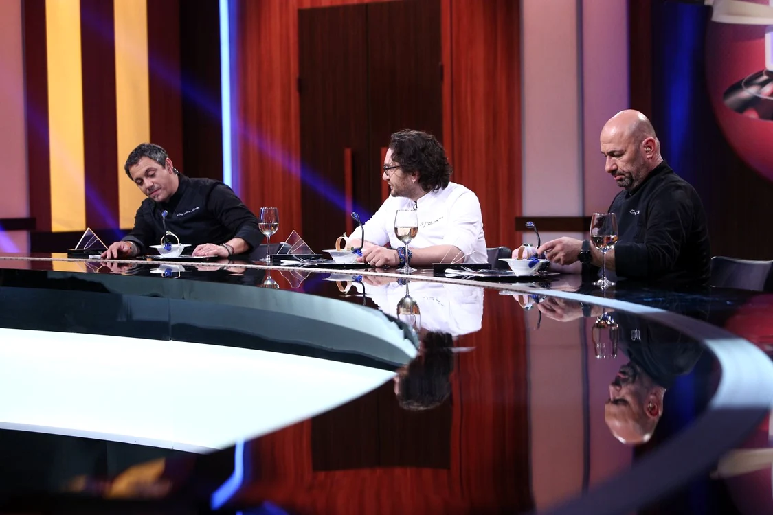 
    Irinel Columbeanu a pregătit un preparat pe care îl găsești numai în meniurile de fine diningFoto Antena 1  