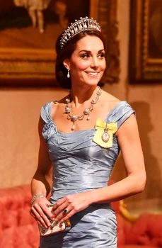 Kate Middleton cu diademă
