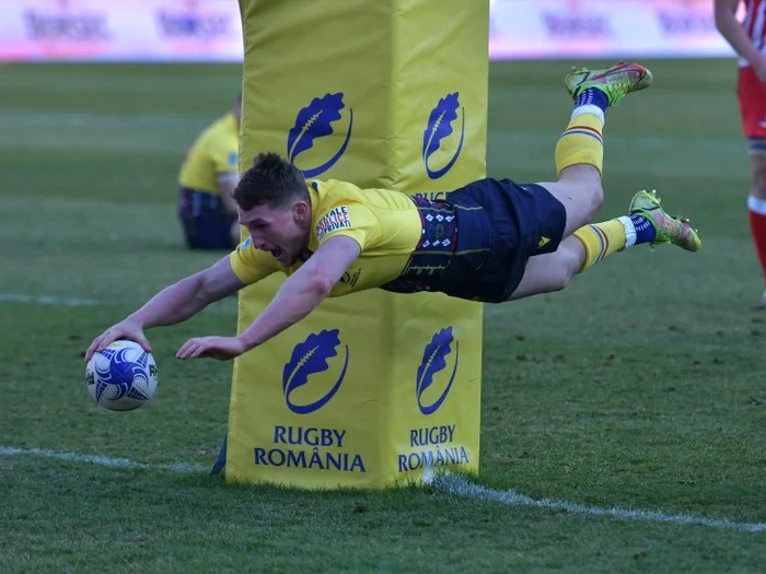 Rupanu, în zbor spre eseul care a stabilit învingătoarea meciului (FOTO: Sportpictures)