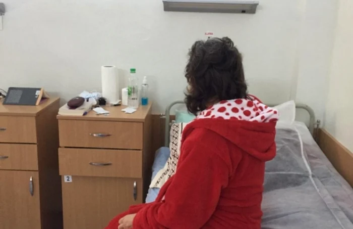 Mama Isabelei stă de o lună jumătate în spital FOTO jurnaluluneiagitate.ro