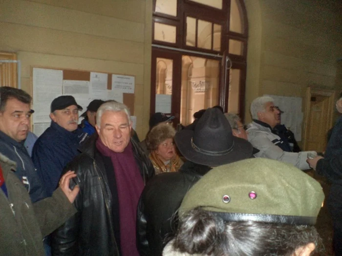 Revoluţionarii au protestat timp de o oră