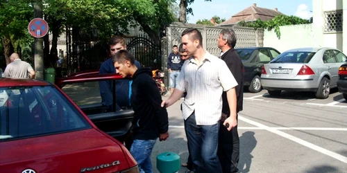 Tâlhari duşi la arestare. FOTO: ARHIVĂ