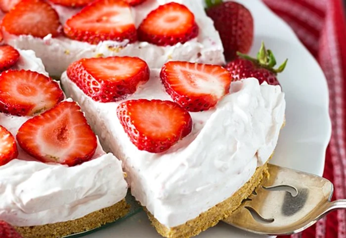 Profită de căpşuni cât încă mai sunt pe tarabele din pieţe!clickpoftabuna.ro