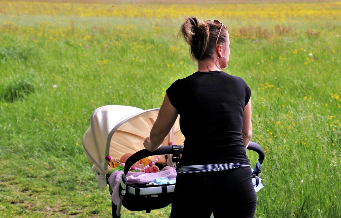 
    Copilul de 1 an și 6 luni a fost lăsat de mama lui dormind în căruciorFoto: Pixabay  