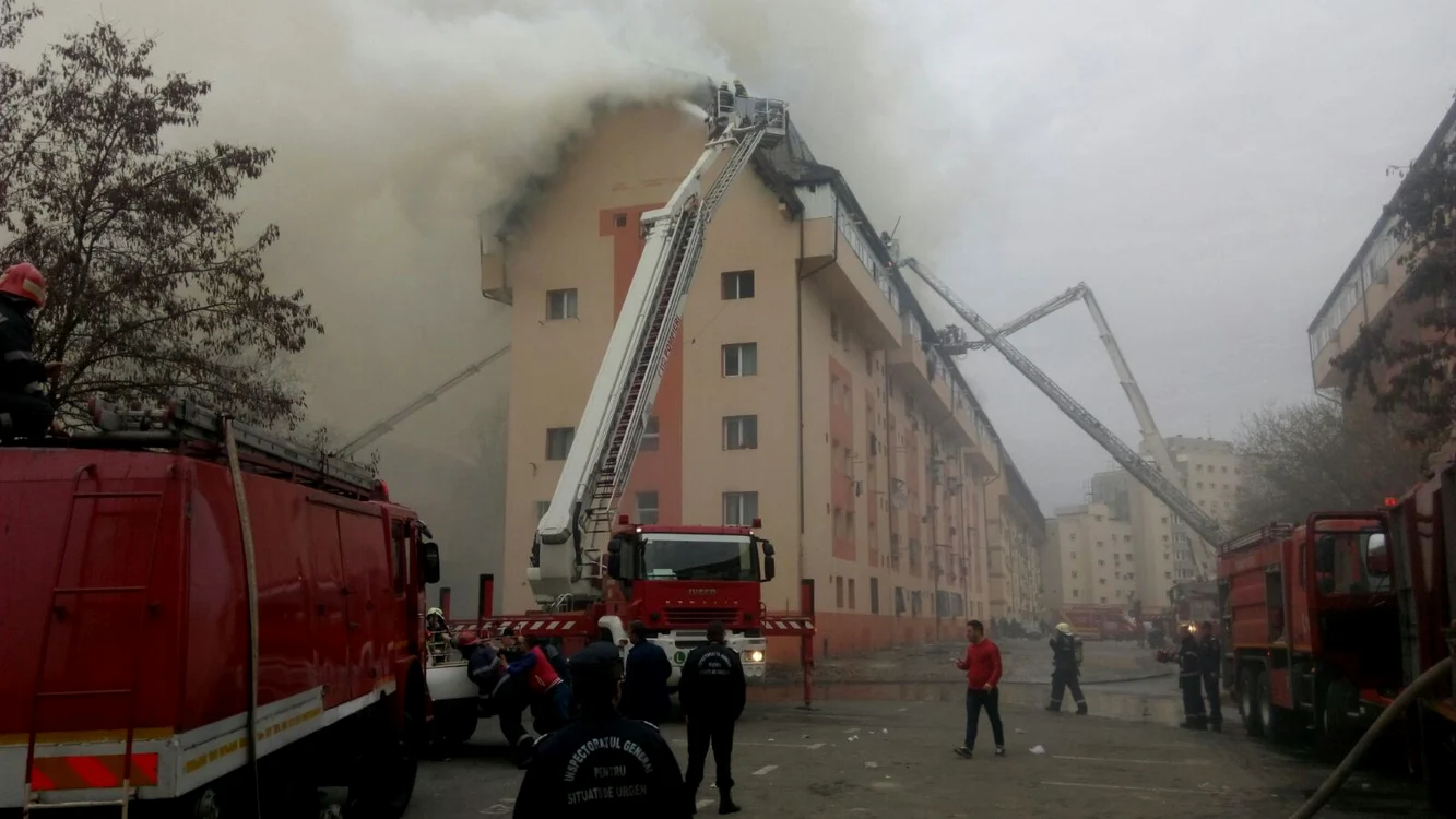 Blocul este nou și se află pe Bd. 1 Decembrie (fotografii:ISU București-Ilfov)