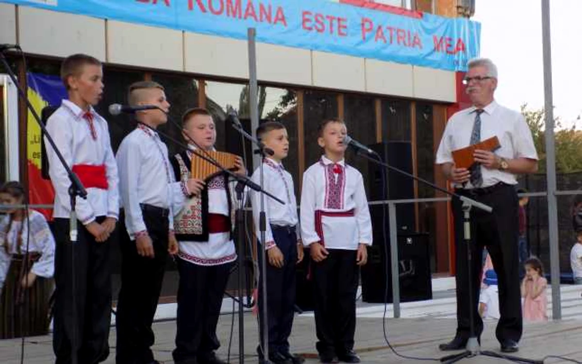Gheorghe Matei, directorul Şcolii de Muzică din Costeşti şi conducătorul artistic al Trupei Haiducii. Raionul Ialoveni 2016 FOTO Mircea Merticariu