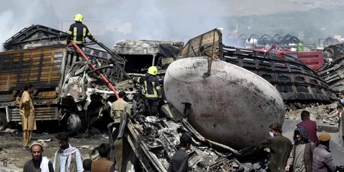 incendiu masini kabul foto Wakil KOHSAR / AFP