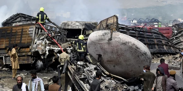 incendiu masini kabul foto Wakil KOHSAR / AFP